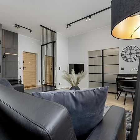 Exclusive Grey And Red Apartment In Warsaw Center By Noclegi Renters מראה חיצוני תמונה